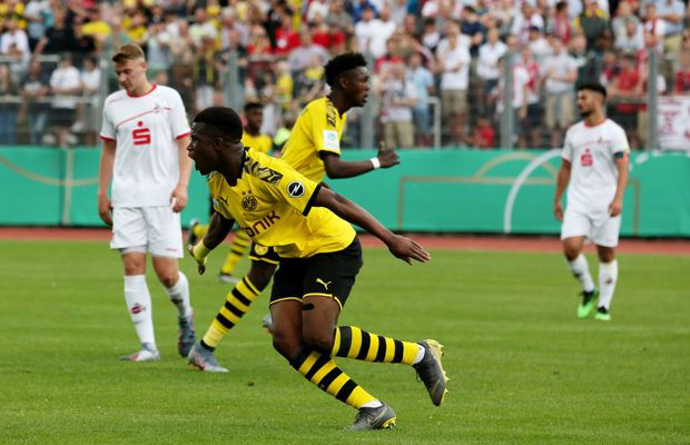 Bate recorduri la doar 14 ani » Youssoufa Moukoko, cel mai tânăr marcator din UEFA Youth League