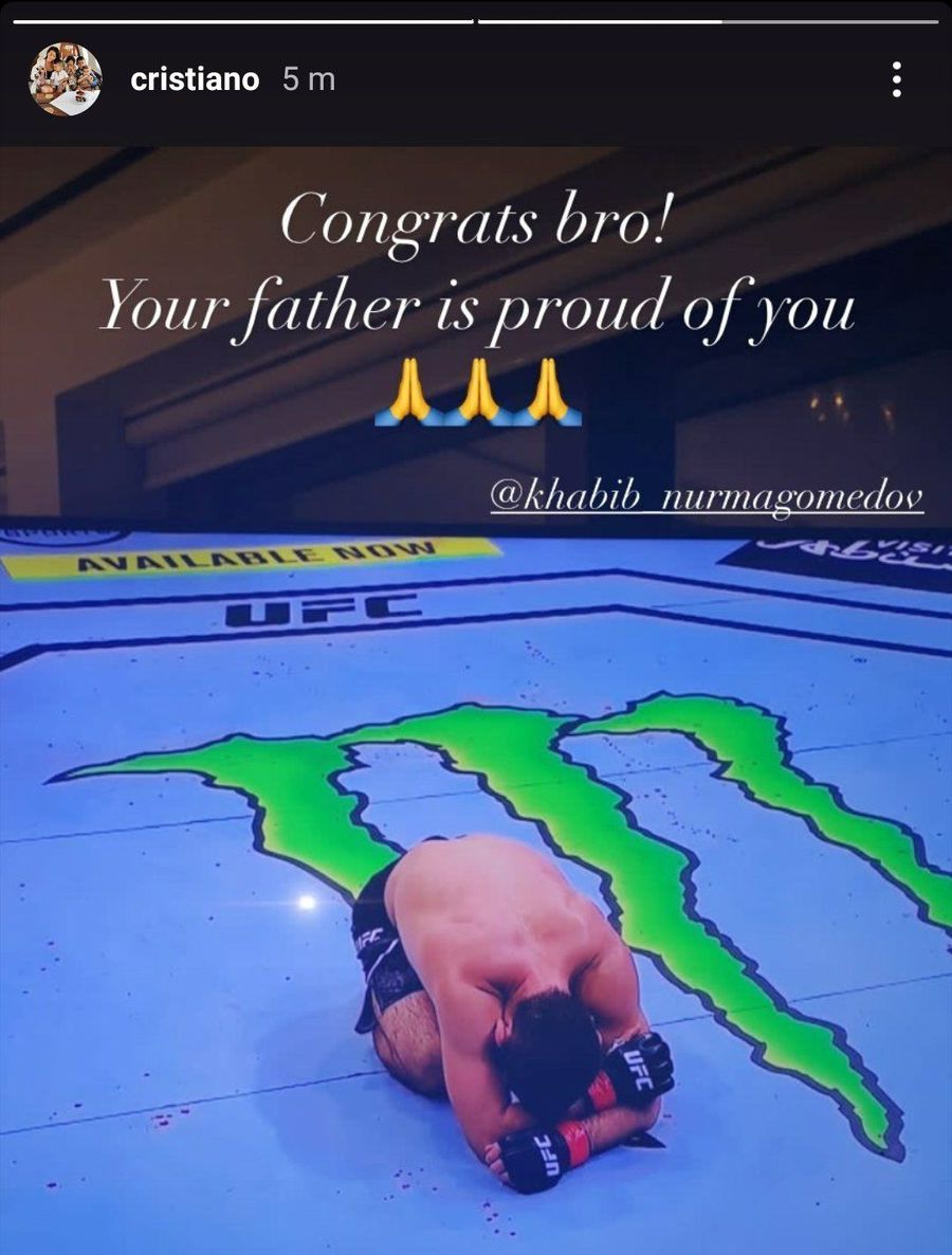 VIDEO IMPRESIONANT! Khabib Nurmagomedov a îngenuncheat și a plâns în Octagon! L-a învins pe Justin Gaethje la UFC 254, apoi și-a anunțat retragerea: „Nu voi mai lupta fără tatăl meu”