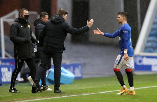 Steven Gerrard și Ianis Hagi
Foto: Imago