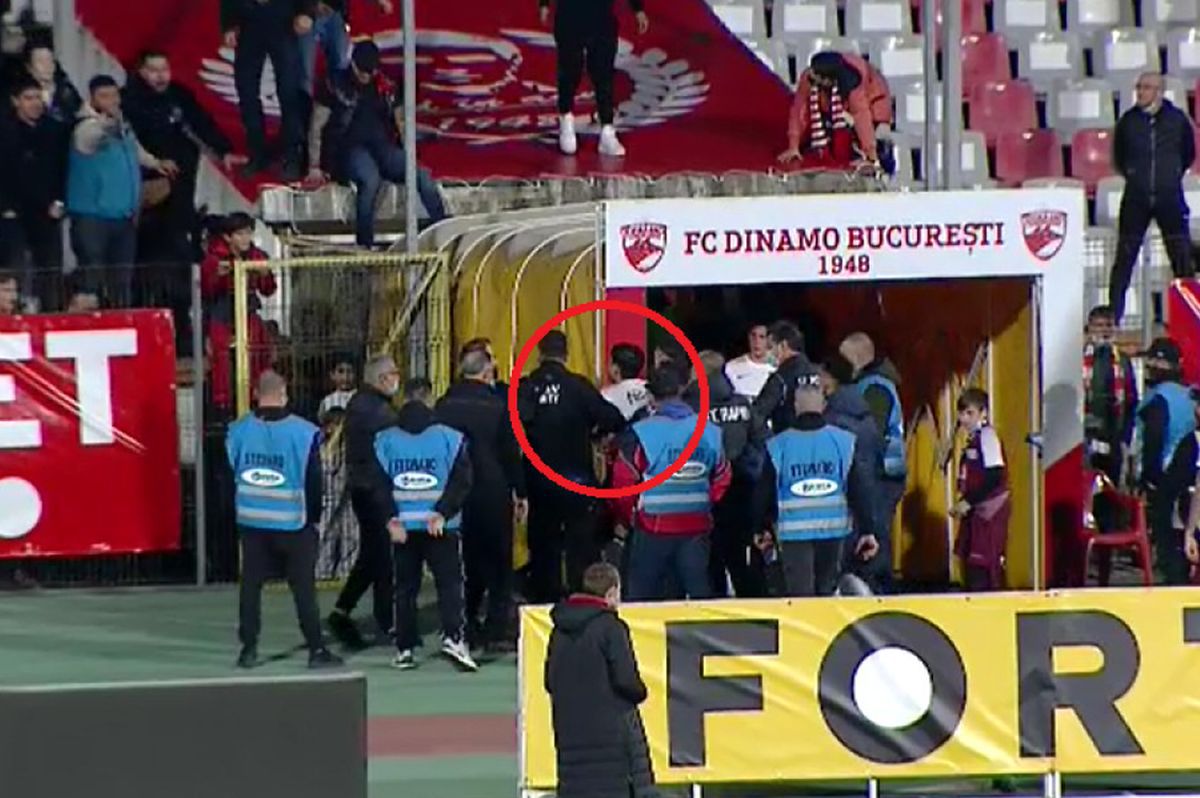 Săpunaru, ținut cu greu de colegi și stewarzi! Căpitanul Rapidului, altercație cu fanii dinamoviști după meci