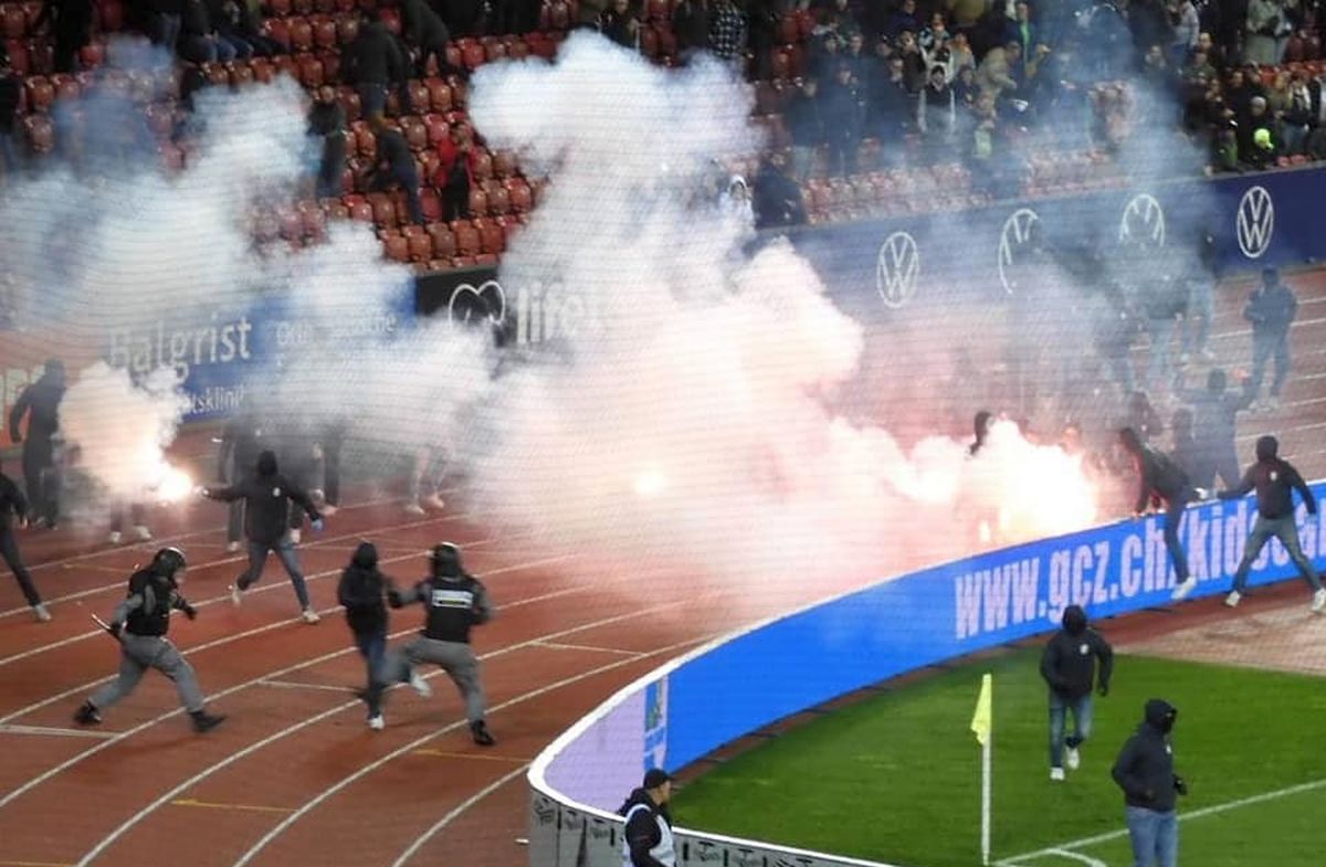 Vestul Sălbatic! Haos în toată regula în Europa: ultrașii au coborât pe pistă și au sărit la bătaie!