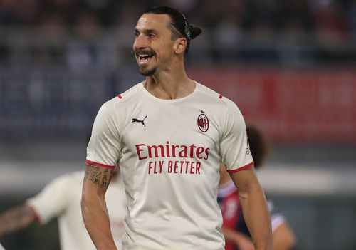 La 40 de ani și 20 de zile, Zlatan Ibrahimovic, atacantul suedez al lui AC Milan, a reușit pe „Dall'Ara” un gol, un assist și a marcat în proprie poartă cu Bologna, scor 4-2. Foto: Imago