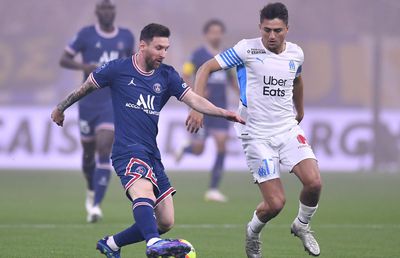 Le Classique incendiar » „ROȘU”, suporter intrat pe teren + Neymar și Messi, păziți de scutieri