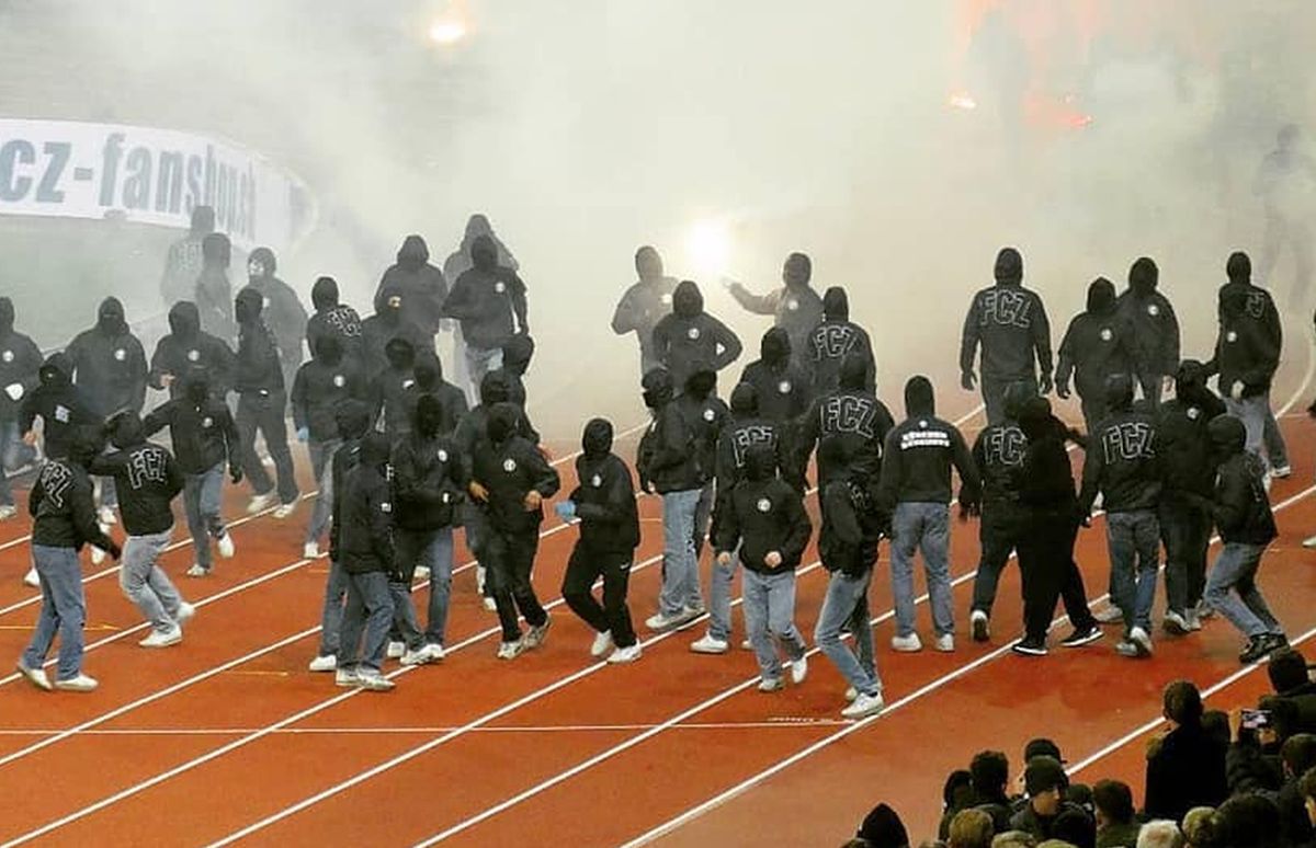 Vestul Sălbatic! Haos în toată regula în Europa: ultrașii au coborât pe pistă și au sărit la bătaie!