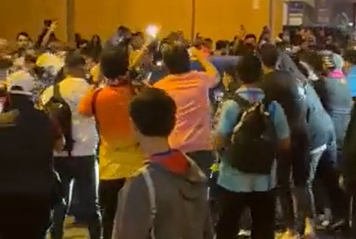 Imagini șocante după Barcelona - Real Madrid » Koeman, atacat de fanii catalanilor! Prima reacție