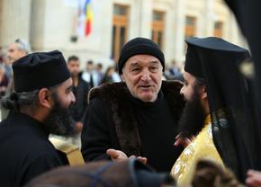 Cum a fost surprins Gigi Becali în pelerinajul de la moaștele Sfântului Dimitrie cel Nou