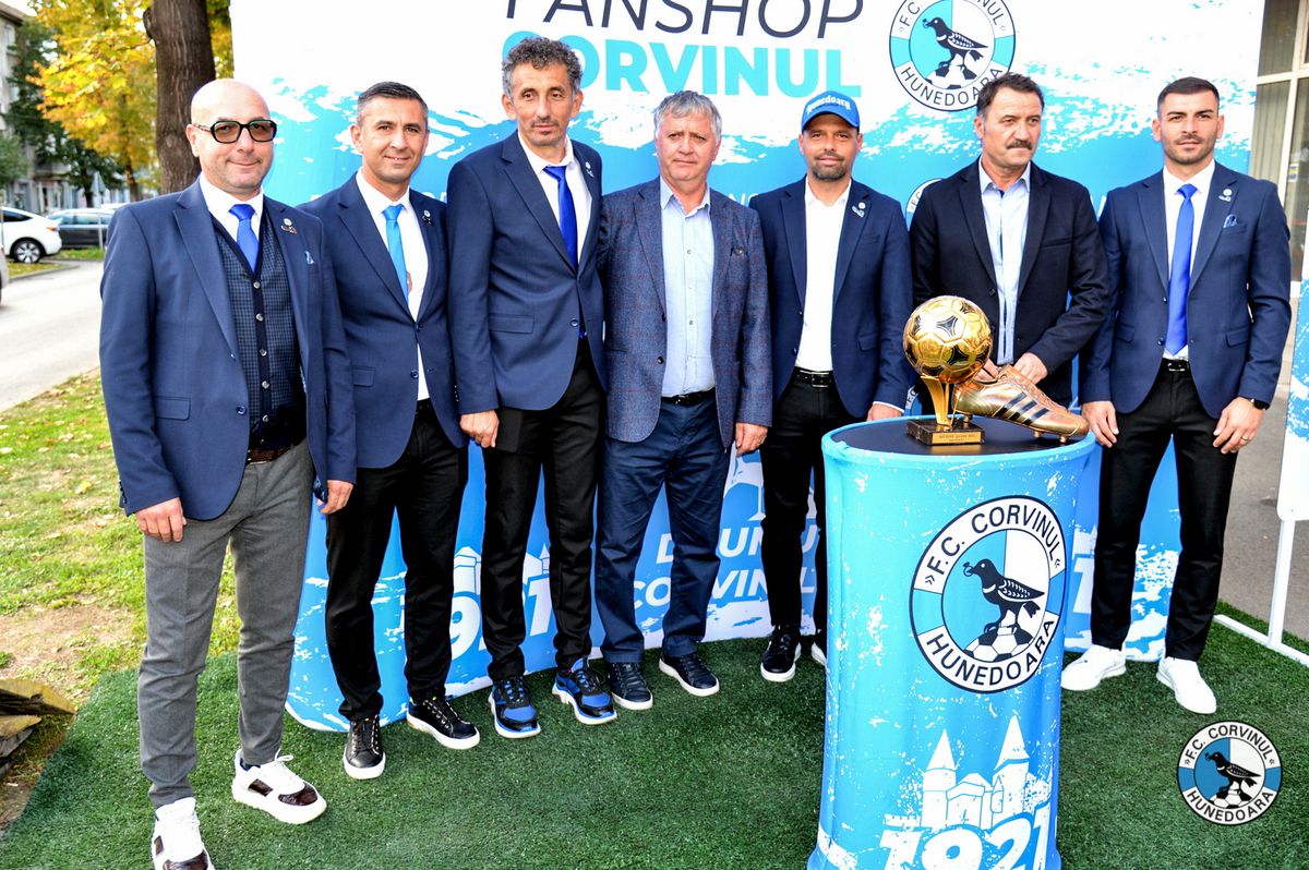 Corvinul Hunedoara și-a prezentat noul echipament și magazinul oficial