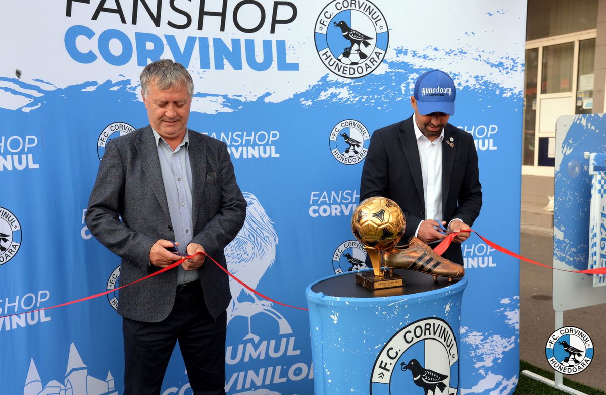 Corvinul Hunedoara și-a prezentat noul echipament și magazinul oficial