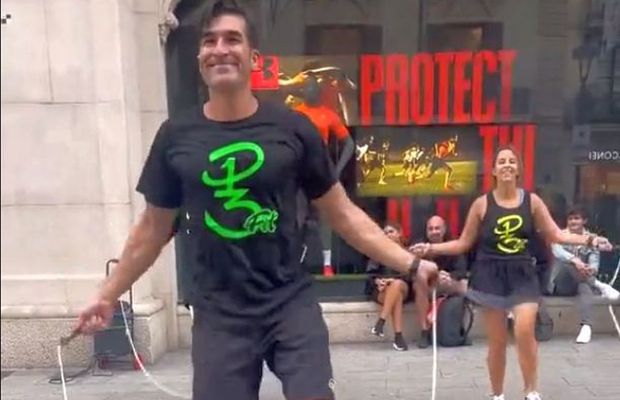 Îl recunoști? A câștigat Liga Campionilor, iar acum a fost filmat într-o ipostază incredibilă pe stradă