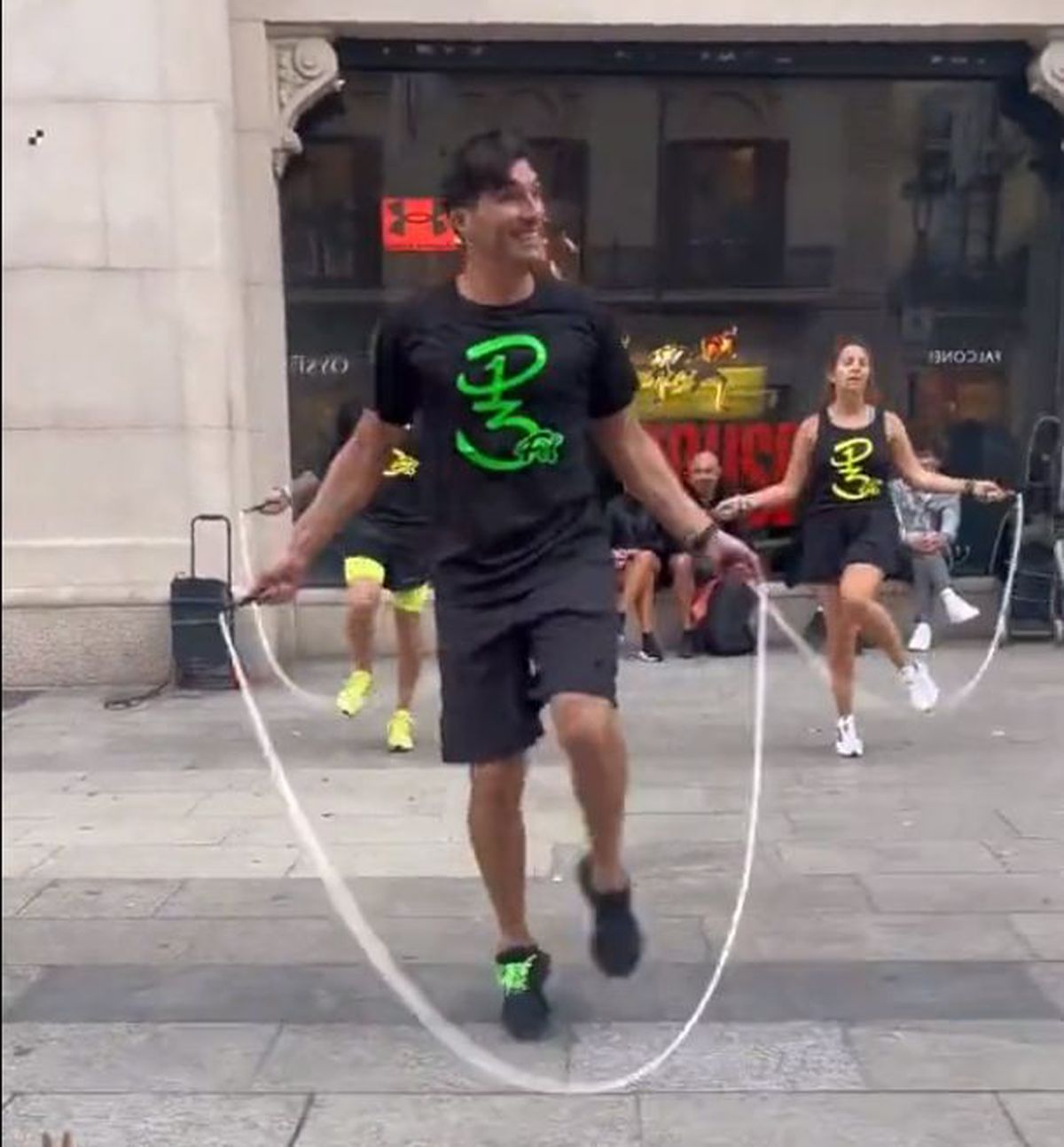 Îl recunoști? A câștigat Liga Campionilor, iar acum a fost filmat într-o ipostază incredibilă pe stradă