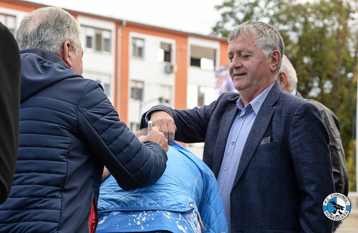 Corvinul Hunedoara și-a prezentat noul echipament și magazinul oficial