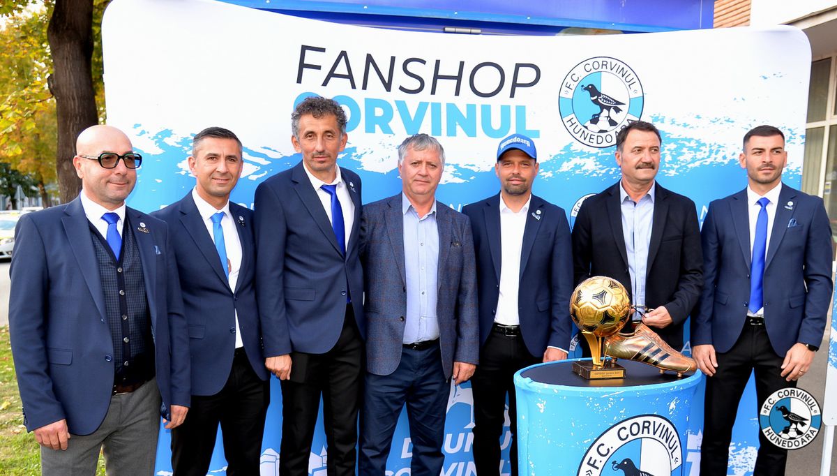 Corvinul Hunedoara și-a prezentat noul echipament și magazinul oficial