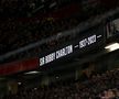 Manchester United l-a omagiat pe Sir Bobby Charlton