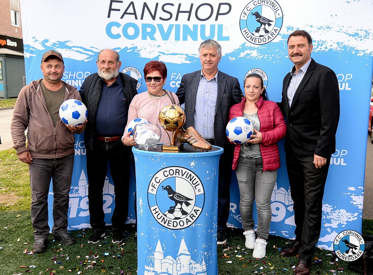 Corvinul Hunedoara și-a prezentat noul echipament și magazinul oficial