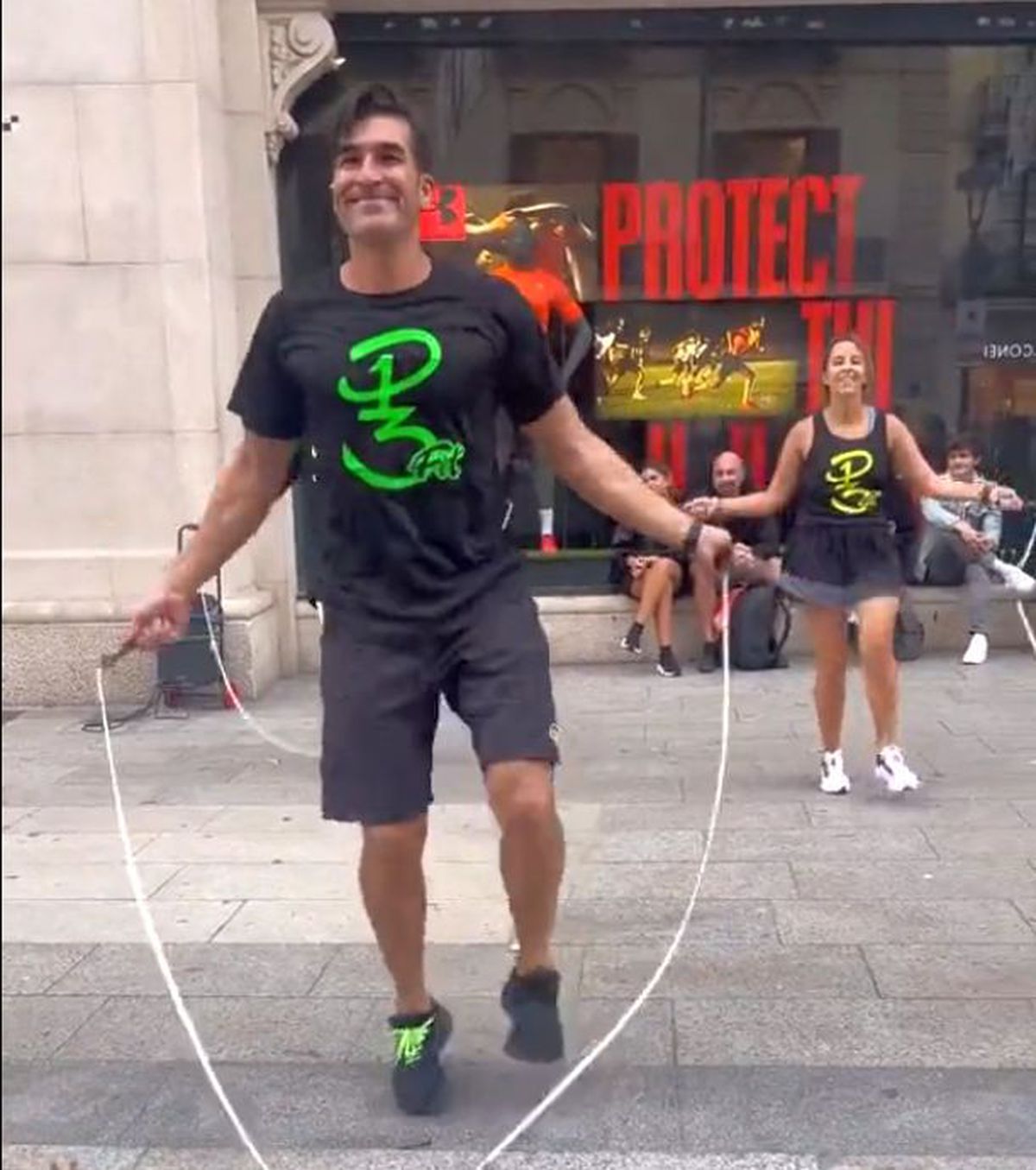 Îl recunoști? A câștigat Liga Campionilor, iar acum a fost filmat într-o ipostază incredibilă pe stradă