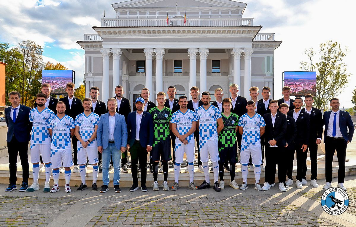 Corvinul Hunedoara și-a prezentat noul echipament și magazinul oficial
