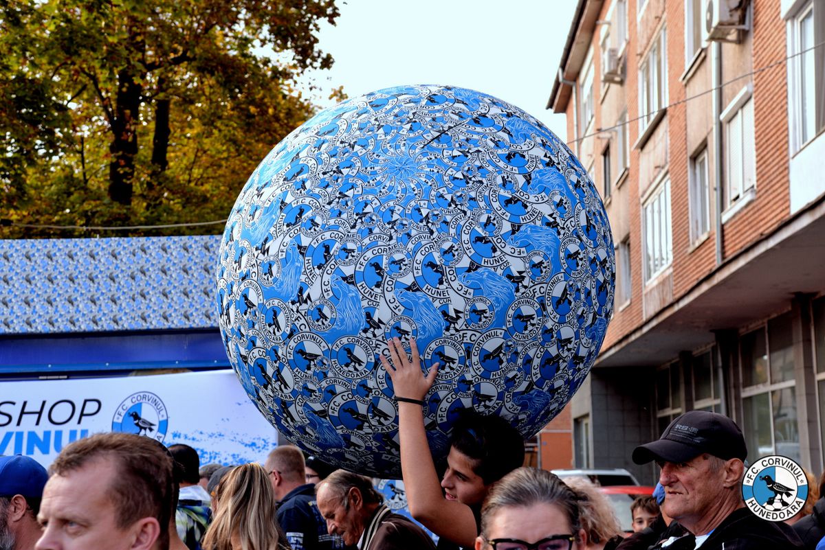 Corvinul Hunedoara și-a prezentat noul echipament și magazinul oficial