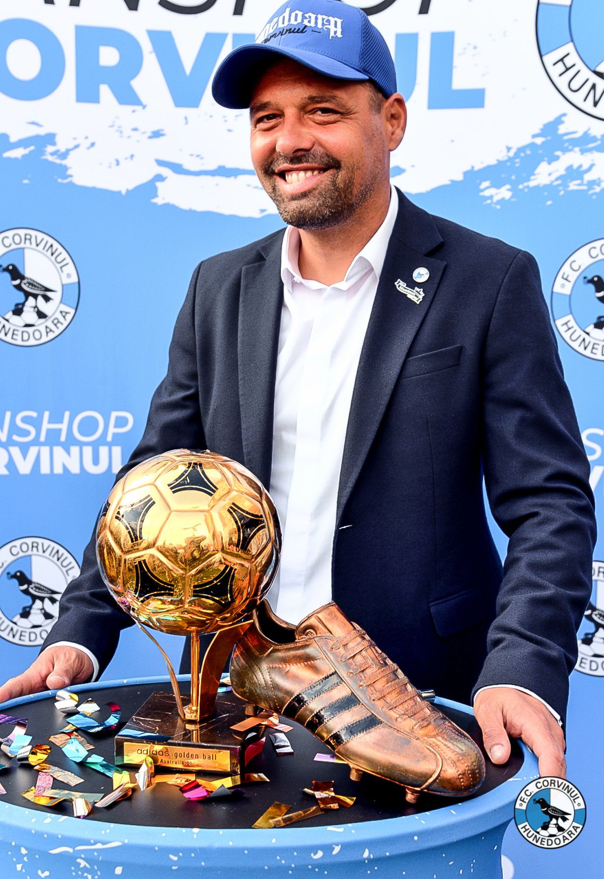 Corvinul Hunedoara și-a prezentat noul echipament și magazinul oficial