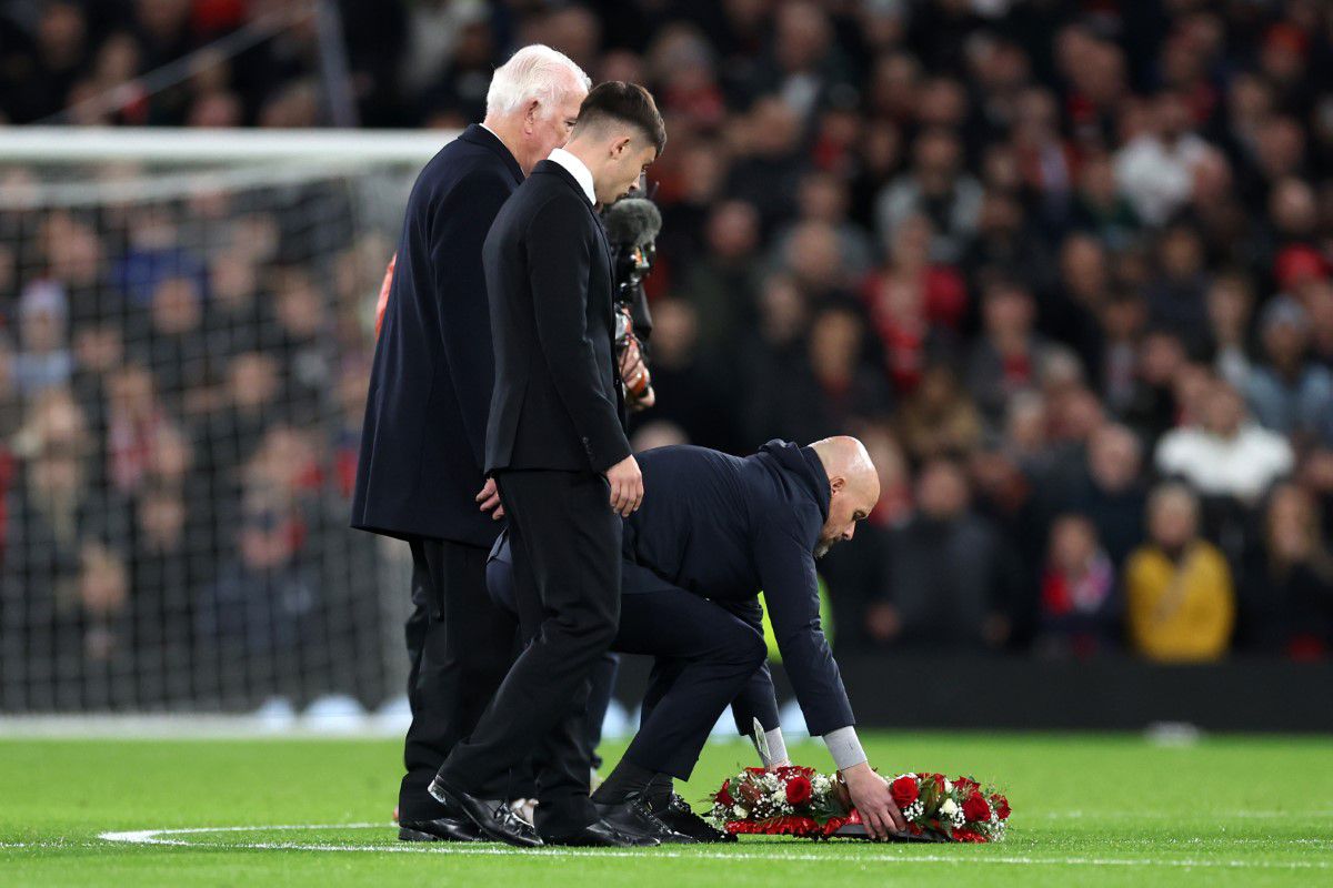 Momente emoționante în Champions League » Manchester United l-a omagiat pe Sir Bobby Charlton