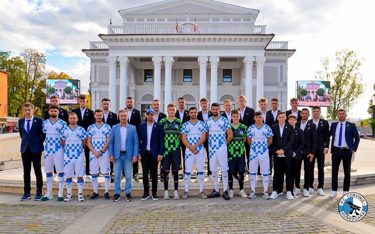 Corvinul Hunedoara și-a prezentat noul echipament și magazinul oficial