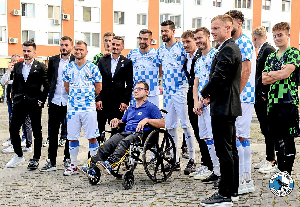 Corvinul Hunedoara și-a prezentat noul echipament și magazinul oficial
