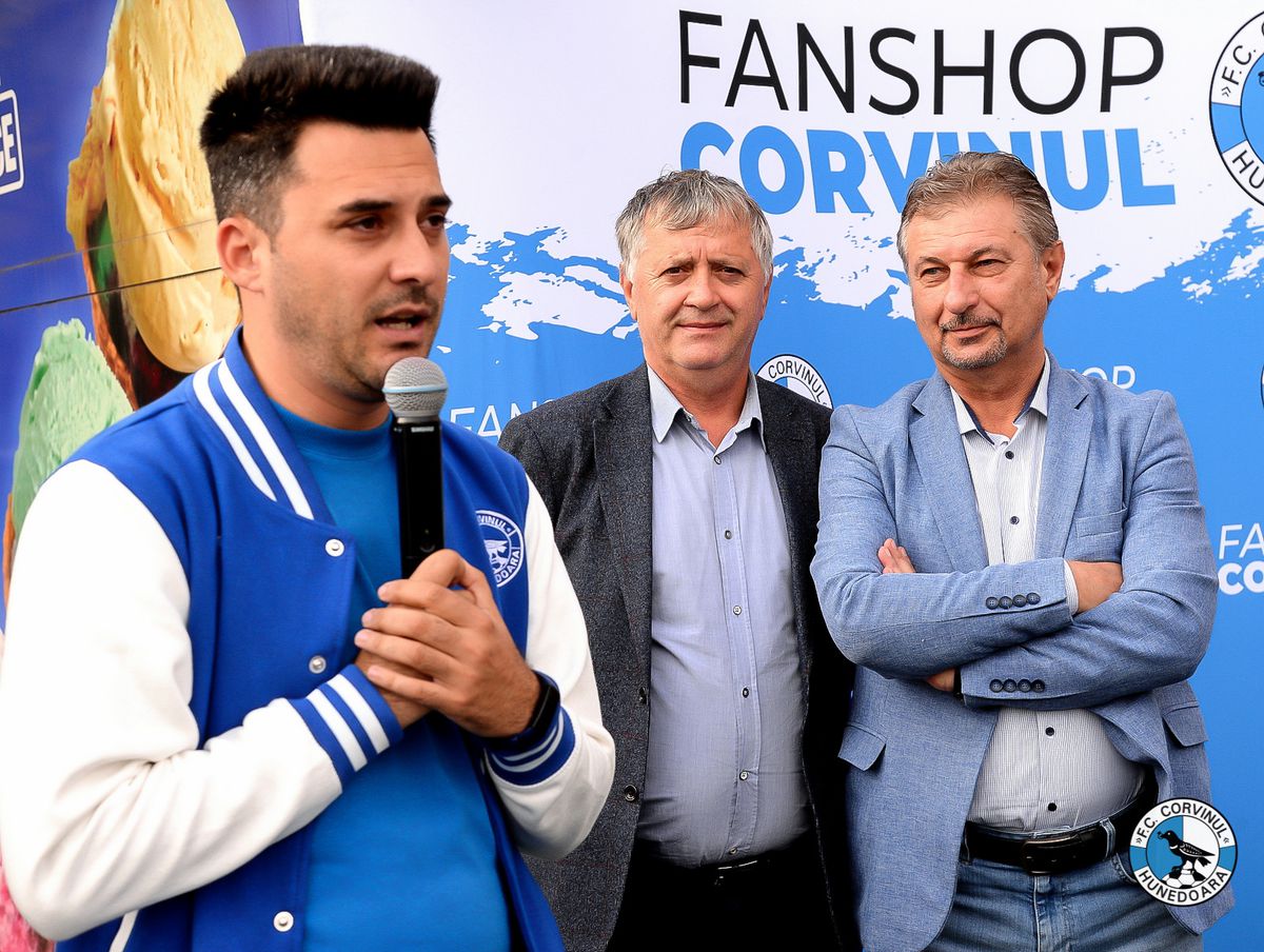 Corvinul Hunedoara și-a prezentat noul echipament și magazinul oficial