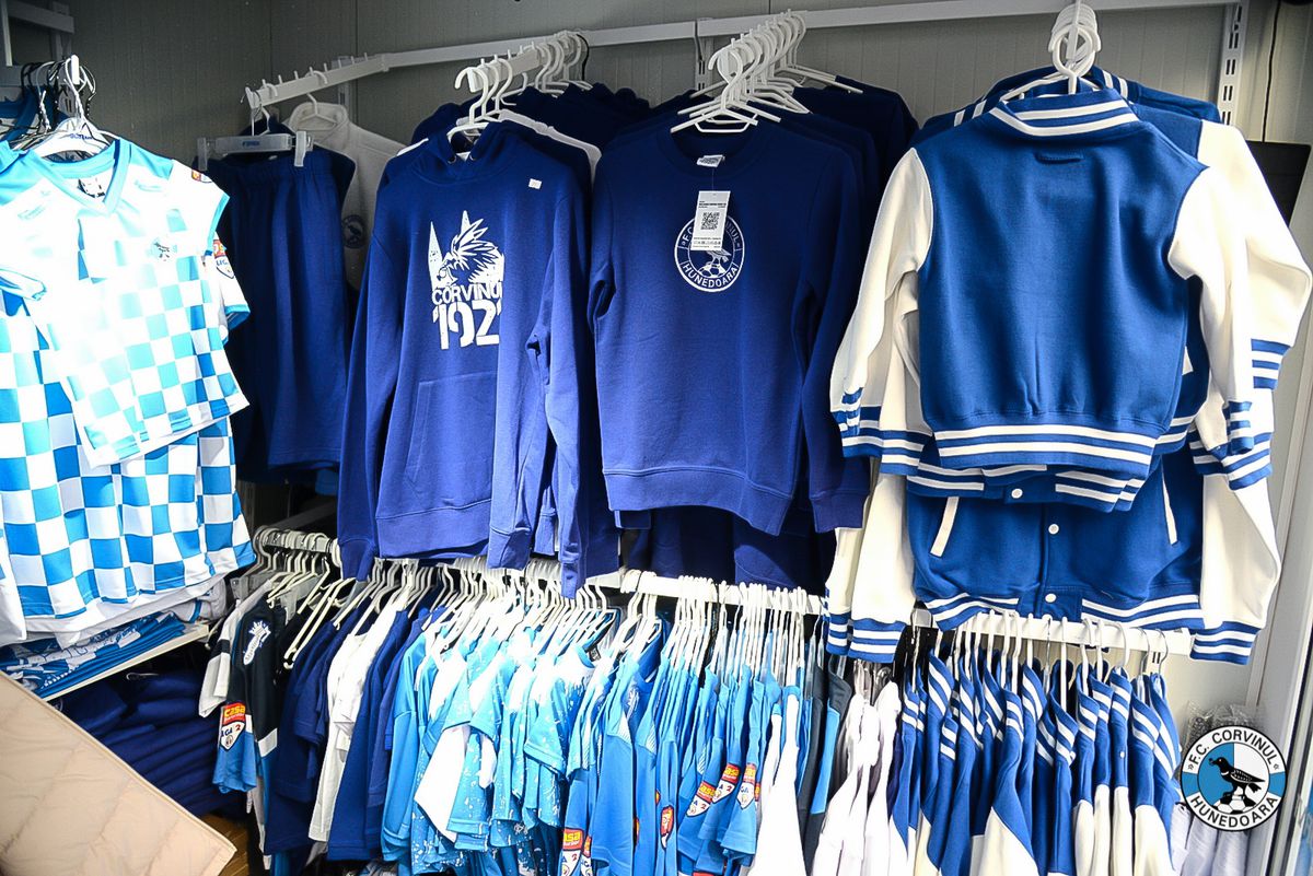 Corvinul Hunedoara și-a prezentat noul echipament și magazinul oficial
