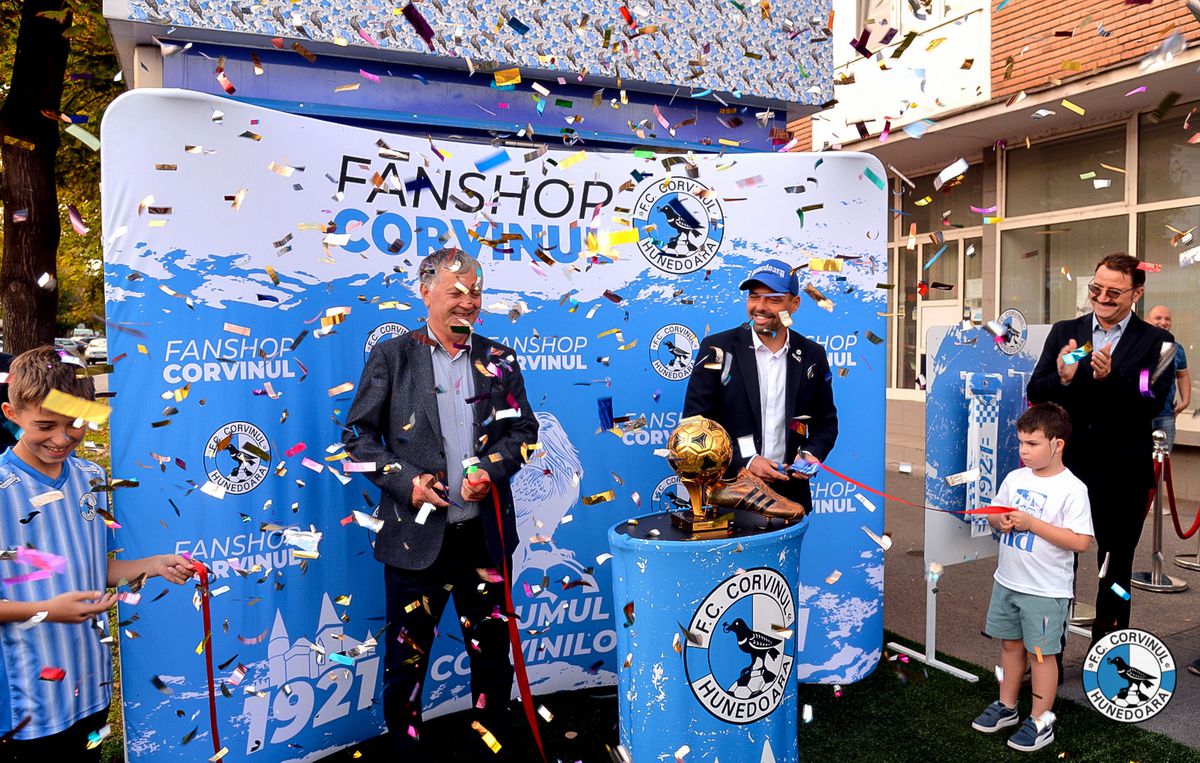 Corvinul Hunedoara și-a prezentat noul echipament și magazinul oficial