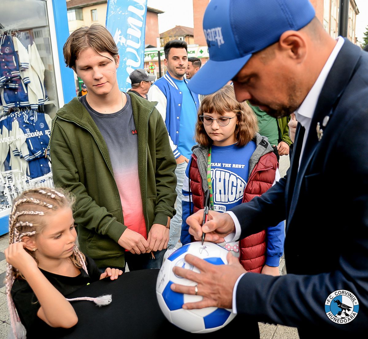 Corvinul Hunedoara și-a prezentat noul echipament și magazinul oficial