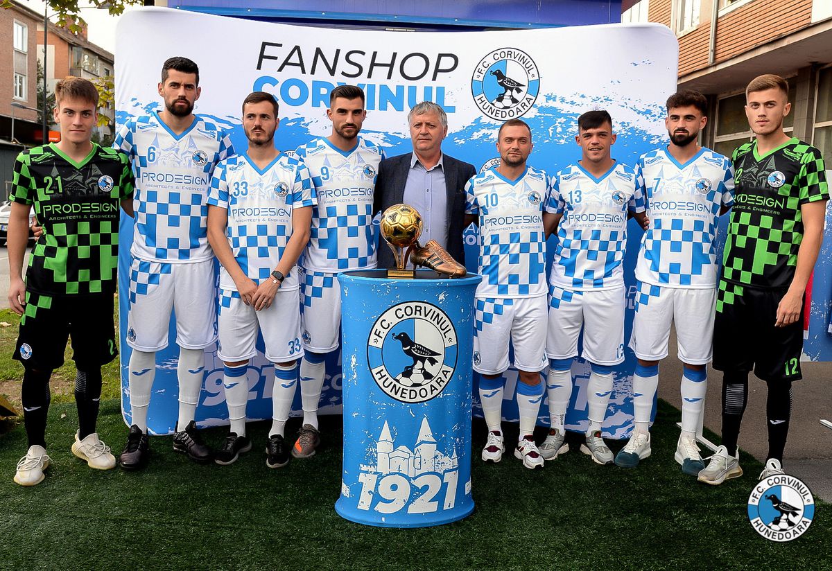 Corvinul Hunedoara și-a prezentat noul echipament și magazinul oficial