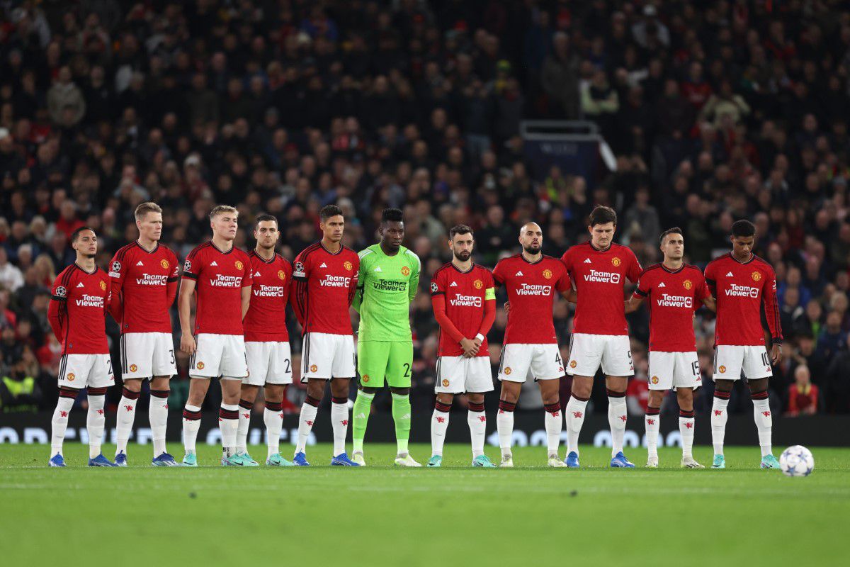 Momente emoționante în Champions League » Manchester United l-a omagiat pe Sir Bobby Charlton