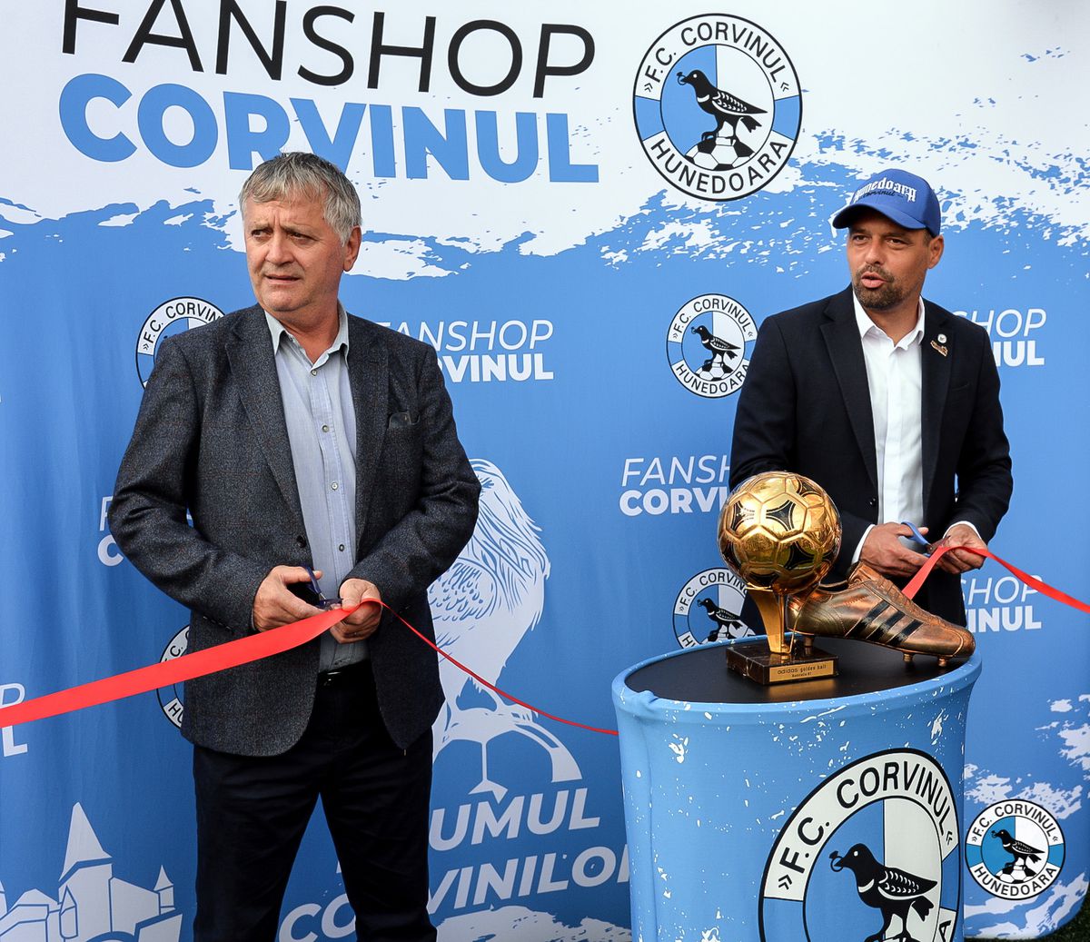 Corvinul Hunedoara și-a prezentat noul echipament și magazinul oficial