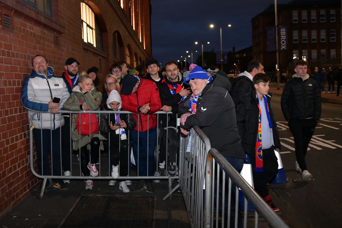 Rangers - FCSB » Imagini de la sosirea la stadion a roș-albaștrilor