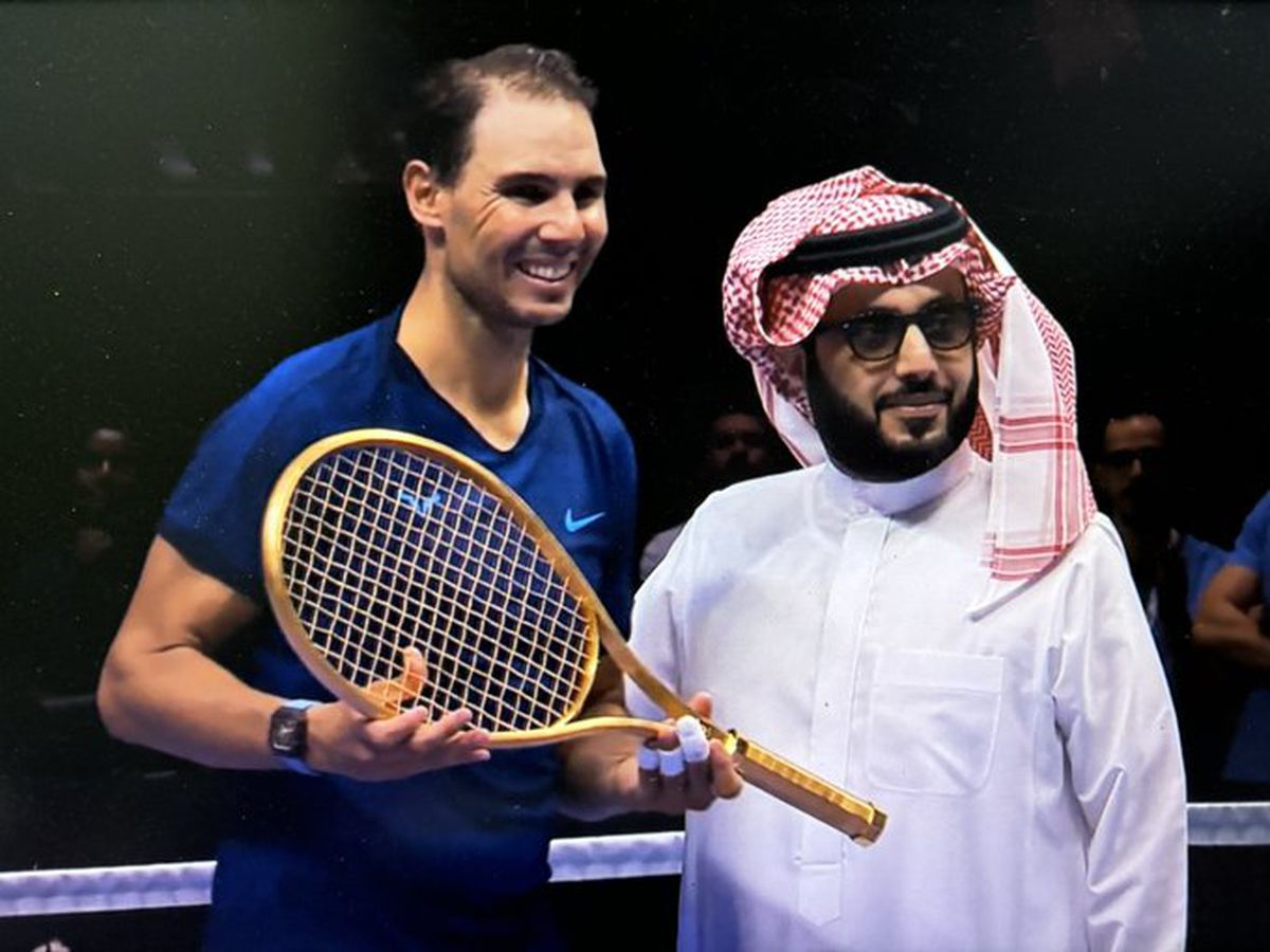 Prețul exorbitant al rachetei de aur masiv pe care a primit-o cadou Rafael Nadal de la șeicii din Arabia Saudită