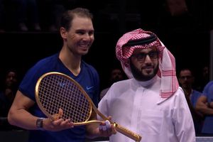 Prețul exorbitant al rachetei de aur masiv pe care a primit-o cadou Rafael Nadal de la șeicii din Arabia Saudită