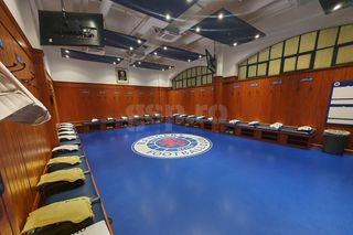 Gazeta a intrat în vestiarele miticului „Ibrox Park” » Detaliul istoric din camera lui Rangers, locul lui Ianis Hagi și cum arată acum cabina FCSB