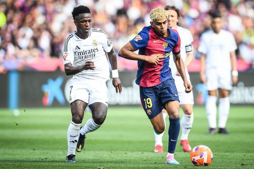 Lamine Yamal împotriva lui Vinicius jr, în ultimul El Clasico / Foto: Imago