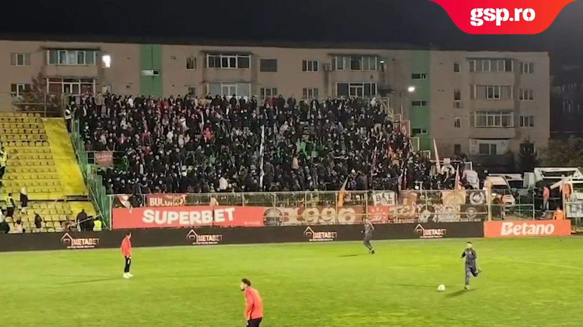 Bătaie între dinamoviști la Mioveni » De ce au intrat jandarmii în sectorul oaspeților