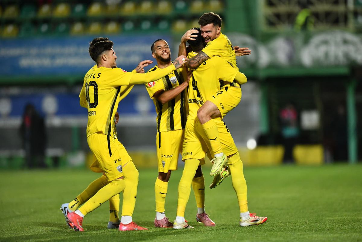 FC Argeș și Dinamo „au dat-o la pace” în derby-ul etapei 14 din Superliga