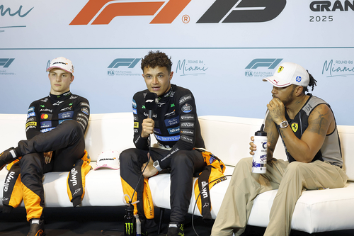 Oscar Piastri, Lando Norris și Lewis Hamilton. Foto: Imago