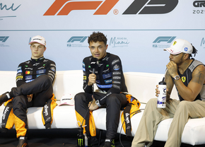 Lewis Hamilton i-a avertizat pe piloții McLaren: „Verstappen le va fura titlul dacă ei nu fac același lucru ca el”