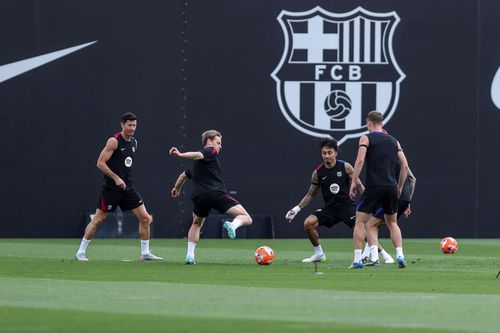 Imagine de la un antrenament al Barcelonei, cu doi absenți siguri (Lewandowski și Raphinha) și unul sub semnul întrebării (De Jong) pentru El Clasico / Foto: Imago