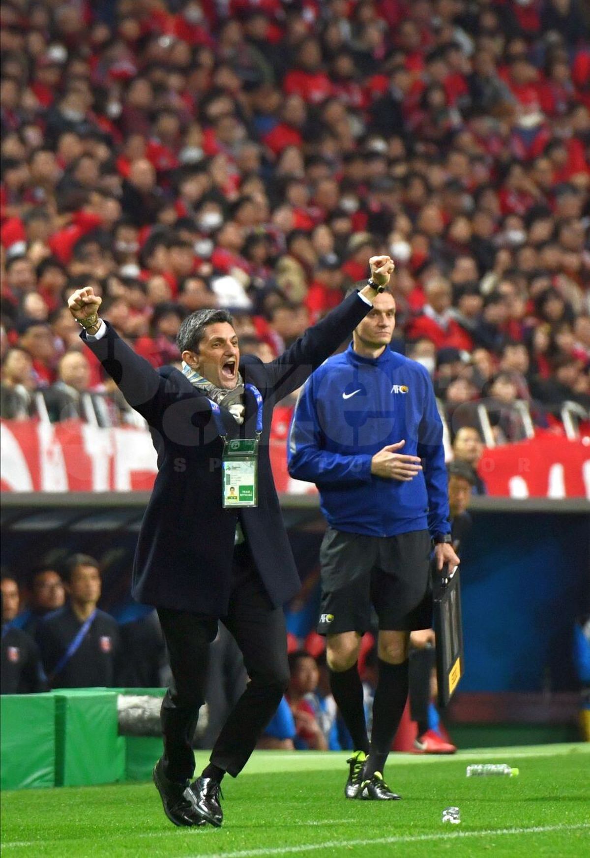 URAWA RED DIAMONDS - AL HILAL 0-2 // Corespondență GSP din Japonia / VIDEO + FOTO Bafetimbi Gomis e la picioarele lui Răzvan Lucescu: „Vreau să spun ceva referitor la antrenorul nostru în fața tuturor”