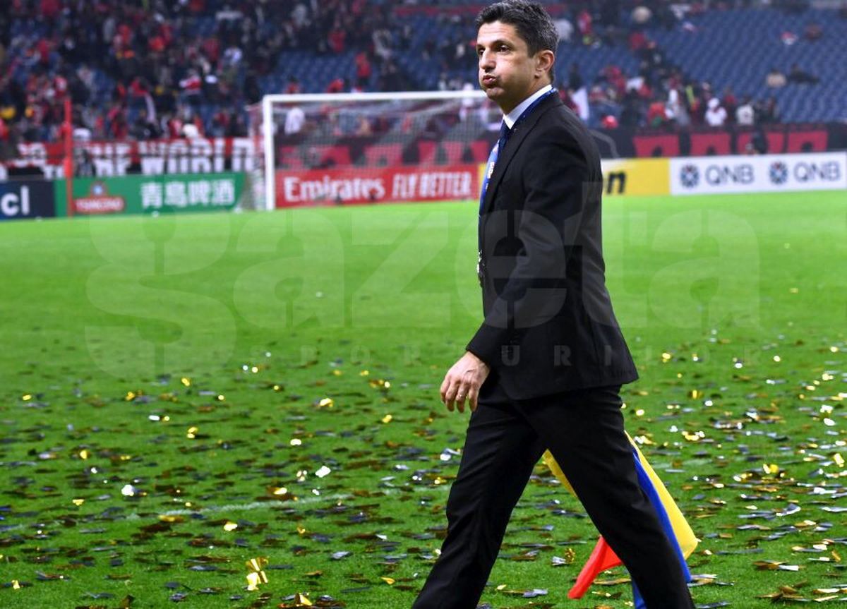 URAWA RED DIAMONDS - AL HILAL 0-2 // Corespondență GSP din Japonia / VIDEO + FOTO Bafetimbi Gomis e la picioarele lui Răzvan Lucescu: „Vreau să spun ceva referitor la antrenorul nostru în fața tuturor”