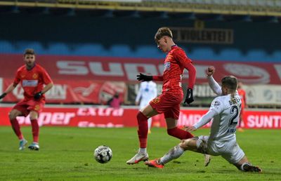 Revoltă la CS Universitatea Craiova, după penalty-ul inventat pentru FCSB: „Mi-a spart retina! O avem grea anul ăsta”