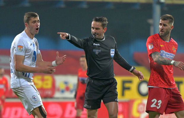 EXCLUSIV. Cine a strigat „hoții” a supus arbitrii: FCSB e noua favorită a „fluierașilor”! Craiova, cea mai dezavantajată!