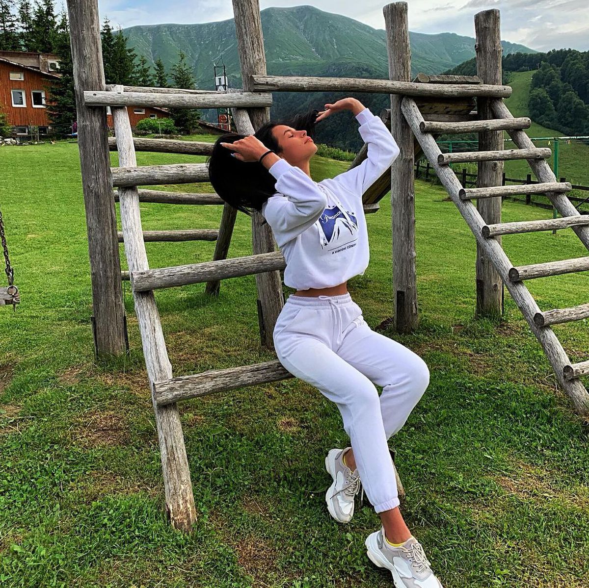 FOTO Gabriela încinge atmosfera în grupa CFR-ului din Europa League! Cine e norocosul iubit al modelului