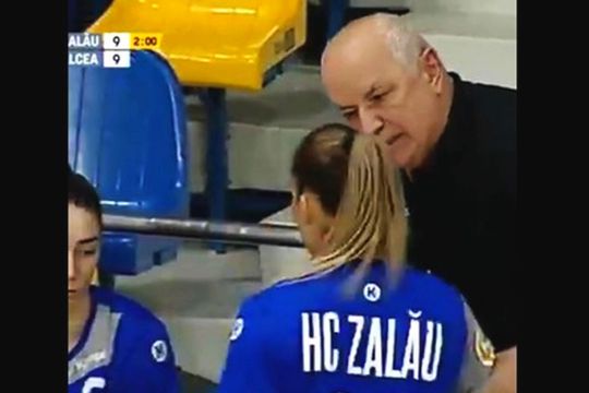 Televiziunea norvegiană TV2 cere excluderea lui Gheorghe Tadici din handbal, după repetatele derapaje comise la adresa handbalistelor de la Zalău. Și Amanda Kurtovic, interul de la CSM București, a avut un mesaj dur.