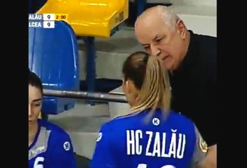 Televiziunea norvegiană TV2 cere excluderea lui Gheorghe Tadici din handbal, după repetatele derapaje comise la adresa handbalistelor de la Zalău. Și Amanda Kurtovic, interul de la CSM București, a avut un mesaj dur.