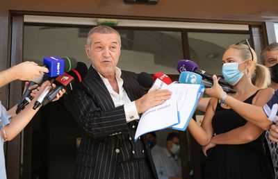 Una a zis și alta a trimis! Ce conține, de fapt, „oferta oficială” făcută de Mustață lui Gigi Becali :)